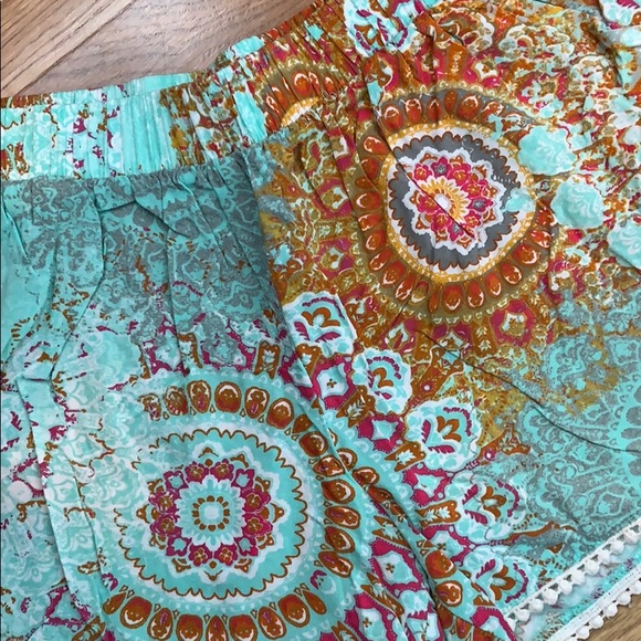 Mossimo from Target pattern shorts - Picture 2 of 3